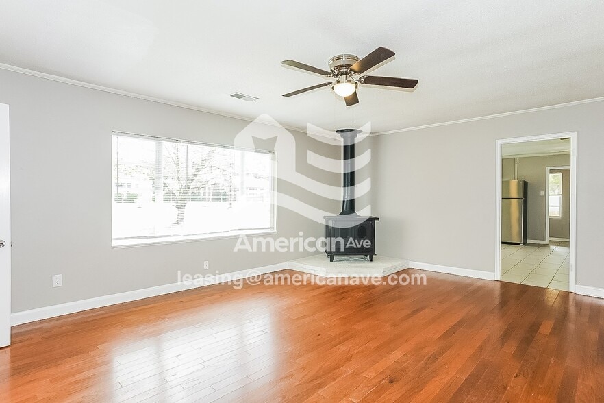 Building Photo - 3406 Seneca Ave