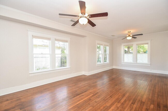 Building Photo - 4625 Pineridge St