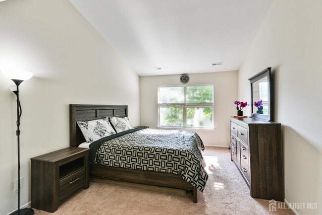 Building Photo - 28 Kensington Dr