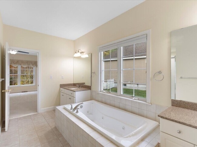 Building Photo - 32 Silver Brook Ln