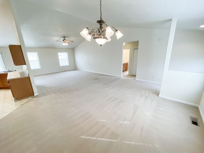 Building Photo - Spacious open floor plan in North Hills