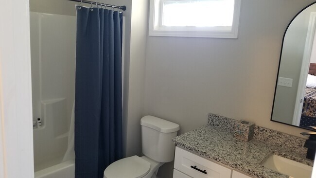 Building Photo - 13 Bigby St