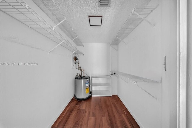 Building Photo - 8290 Lake Dr