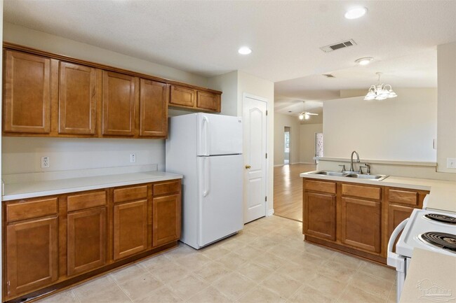 Building Photo - 605 Downhaul Dr