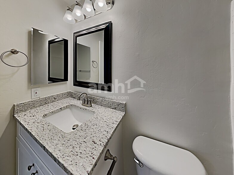 Building Photo - 10706 S Distillery Canyon Spring Dr