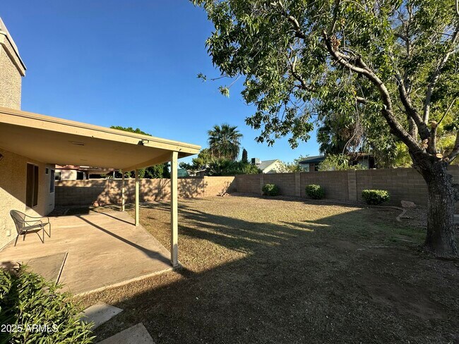 Building Photo - 4833 W Taro Dr