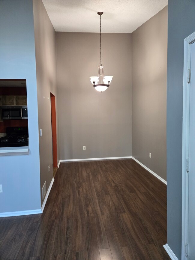 Building Photo - 289 English Pl