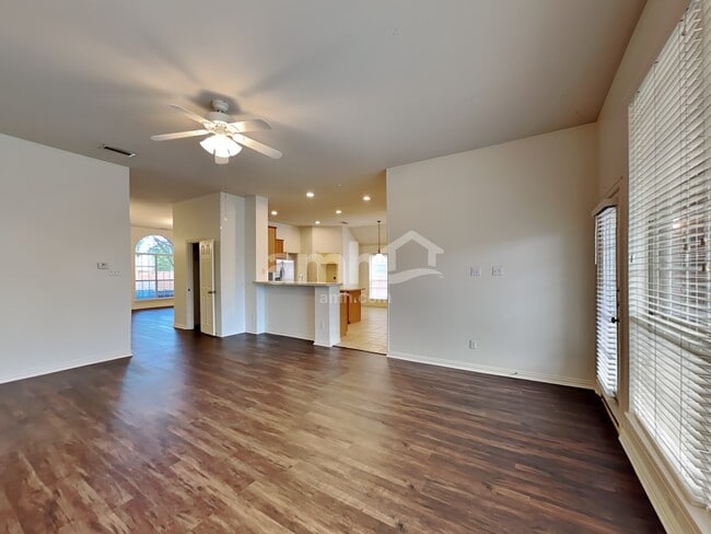 Building Photo - 6213 Richmond Dr
