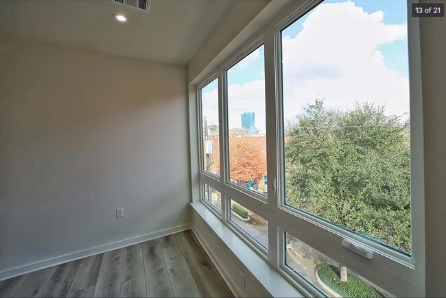 Building Photo - 313 College Ave