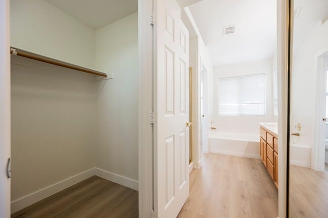 Building Photo - Honey, I’m Home! This Lovely 3 Bedroom, Two-Story Home Is Located In Summerlin.