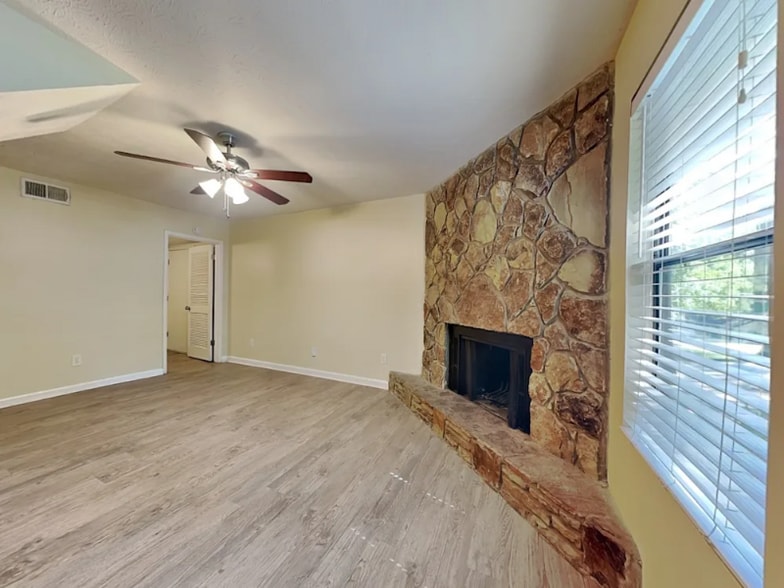 Building Photo - 937 Bermuda Ct