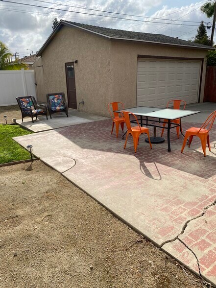 Building Photo - 4800 Gaviota Ave