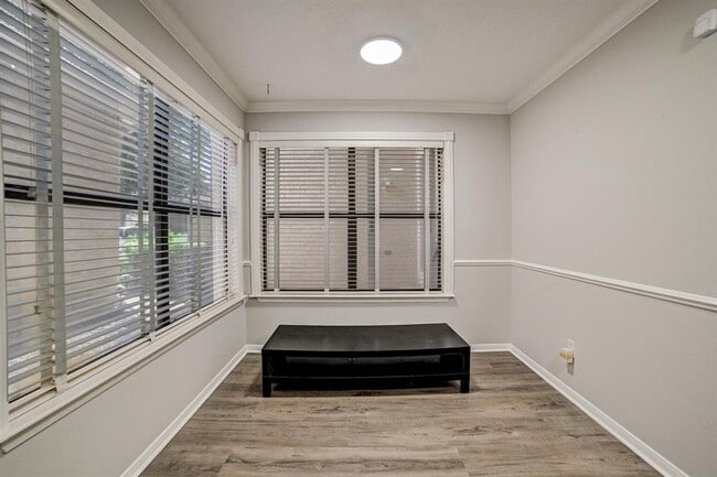 Building Photo - 3310 Meadway Dr