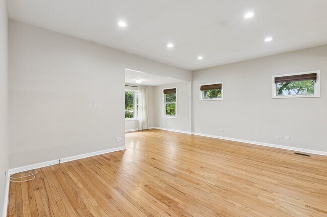 Building Photo - 255 N Happ Rd