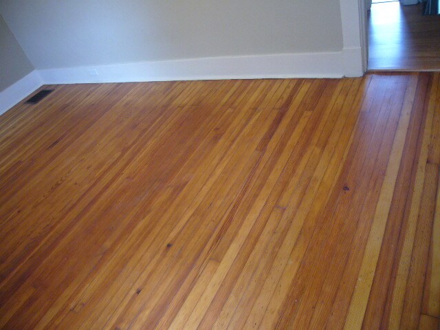 Hardwwod floor in bedroom - 557 Clemesha Ave