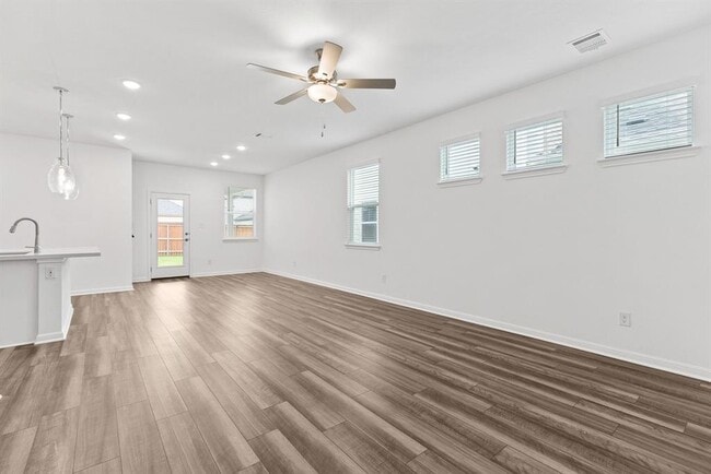 Building Photo - 204 Flowers Ave