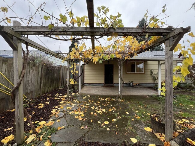 Building Photo - Cozy Portland Gem with Bright, Open Living...