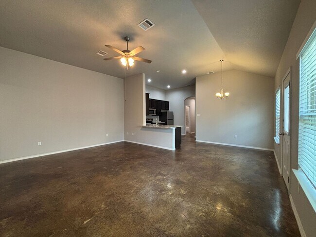 Building Photo - Luxury Duplex in Seguin with 3-bed, 2-bath...
