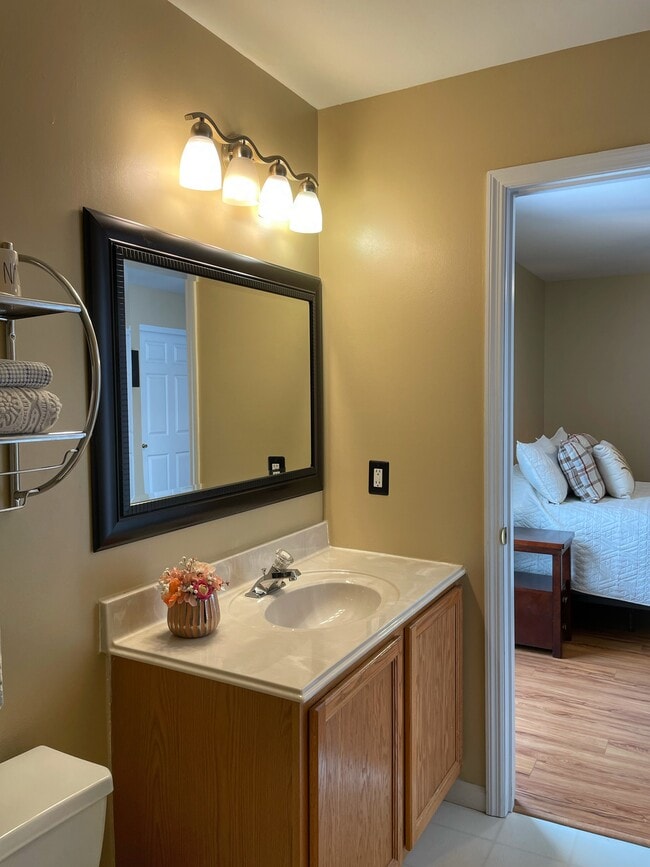 Building Photo - 16 Sea Pines Ct