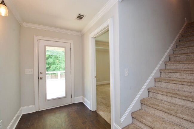 Building Photo - Cotswold S/D! 3Bed/2.5Bath Home with Fence...