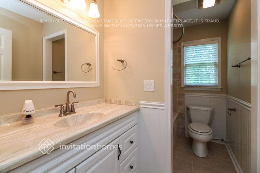 Building Photo - 2585 Loring Rd NW