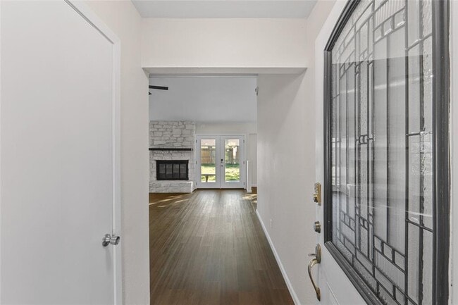 Building Photo - 903 E Logan St