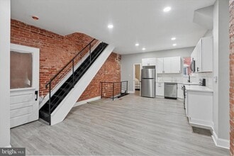 Building Photo - 1323 N 28th St