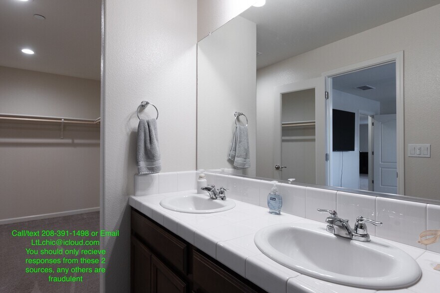 Building Photo - 1385 Deerwood St