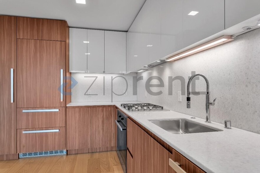Building Photo - Unit 422