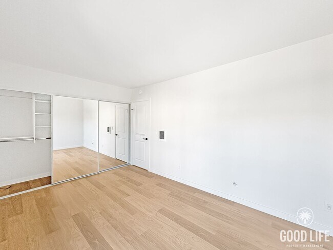 Building Photo - Modern Coastal Living in Solana Beach