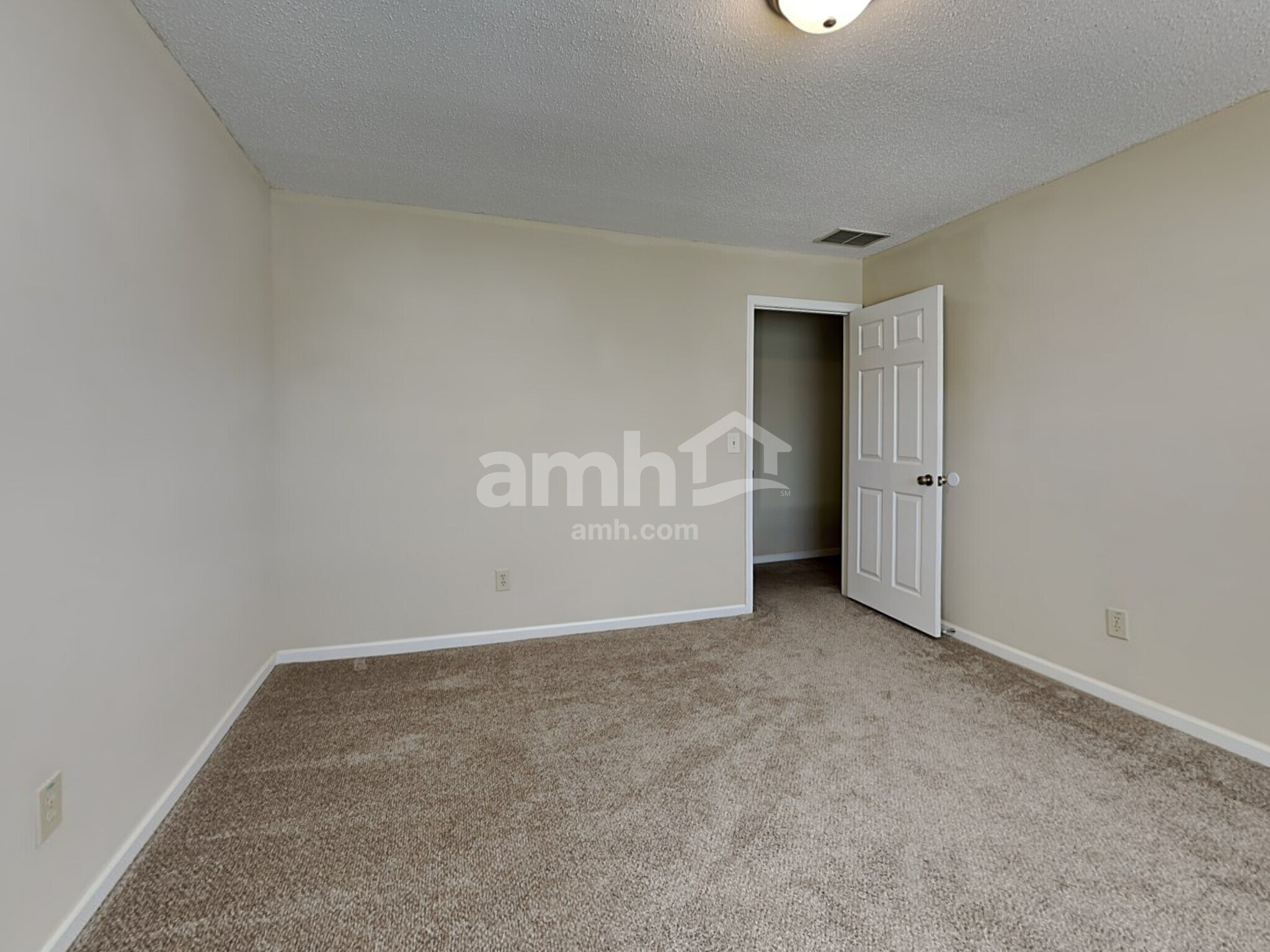 Building Photo - 5806 Manor Ridge Trl