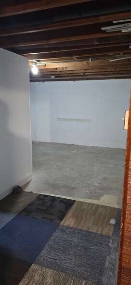 Building Photo - 2027 Glenbrook Dr