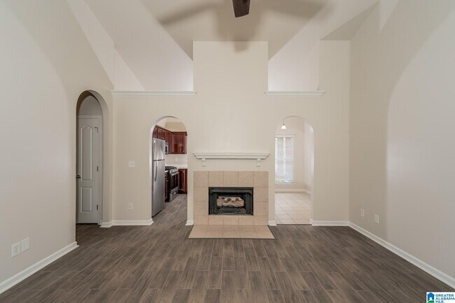 Building Photo - 4832 Longmeadow Dr