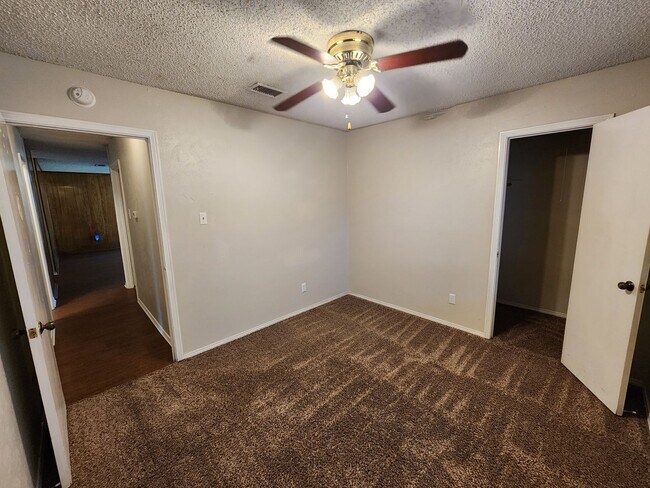 Building Photo - Classic 3 bedroom in Haltom City