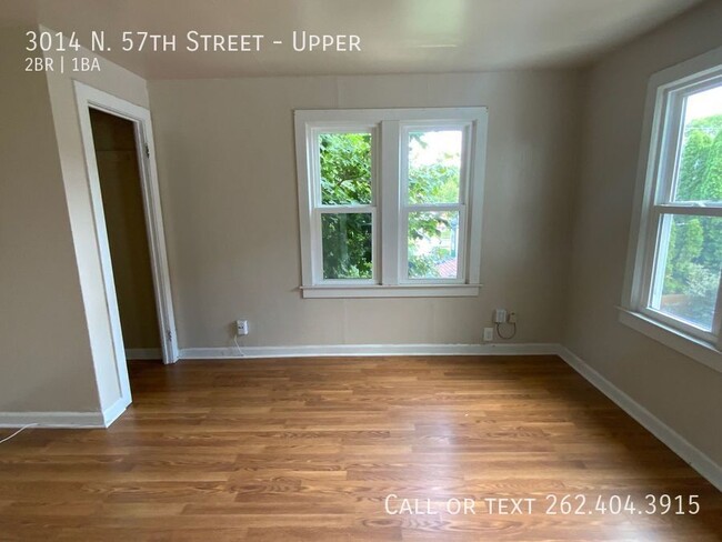 Building Photo - Three Bedroom Spacious Upper Duplex