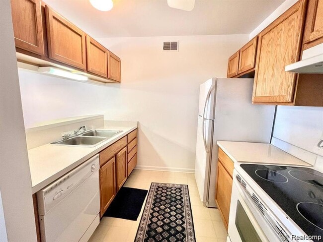 Building Photo - 2664 S Knightsbridge Cir