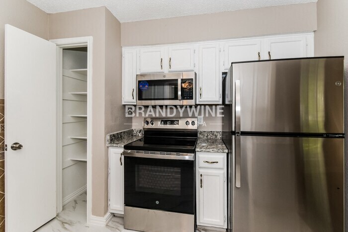 Building Photo - 2305 Randi Rd