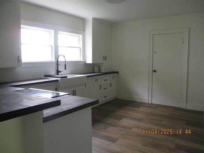 Building Photo - 2640 Queets Ave