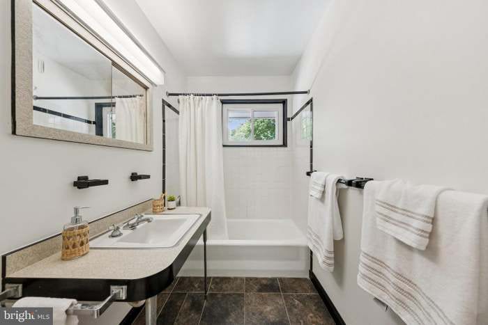 Building Photo - 6206 Yosemite Dr