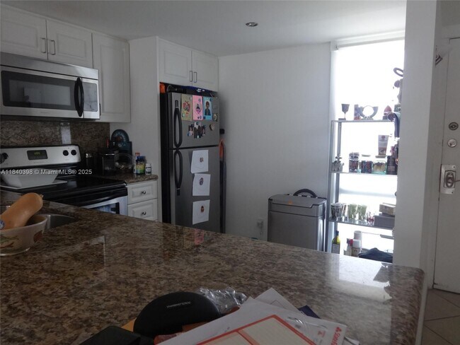 Building Photo - 3475 N Country Club Dr