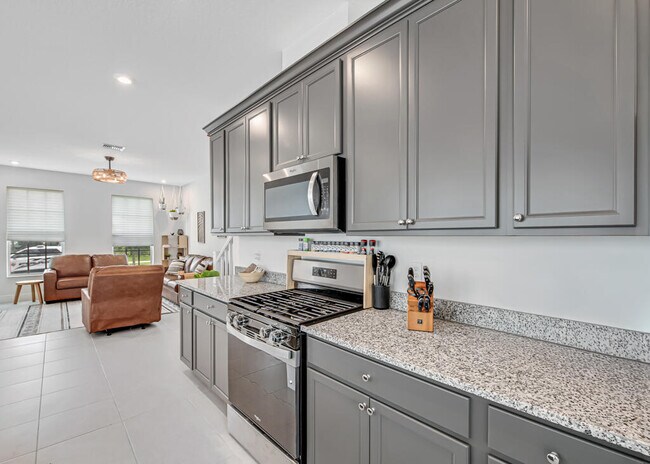 Building Photo - 930 SW Pr Ave