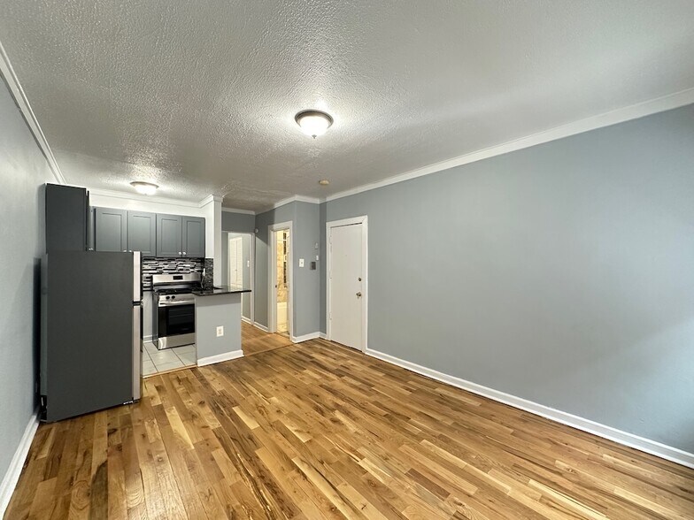 Building Photo - 5668 N Ridge Ave