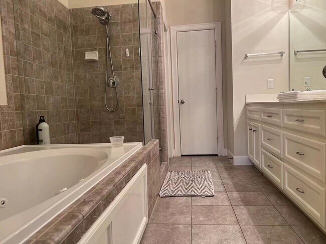 Building Photo - 2710 Hullsmith Dr