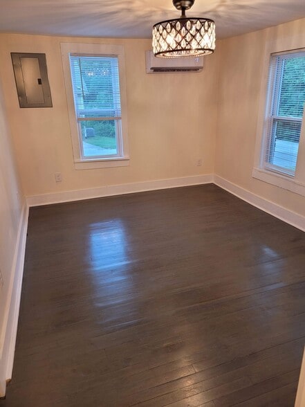 Building Photo - 155 E High St