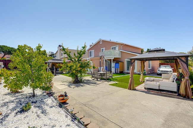 Building Photo - 172 Goldenrod Dr