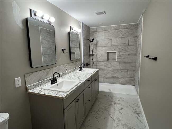 Building Photo - 2805 Big Bend Dr