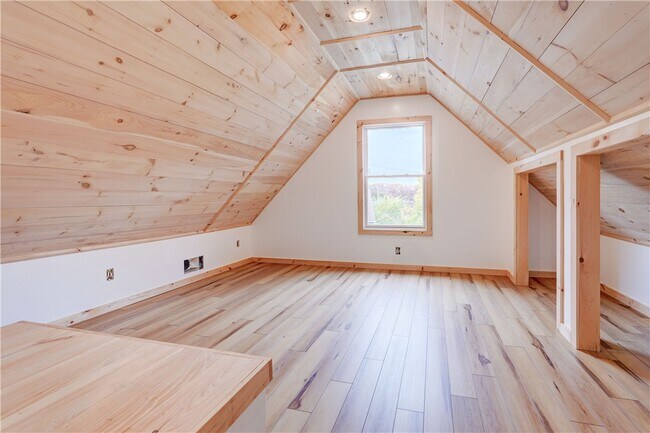 Building Photo - 413 Caroline St