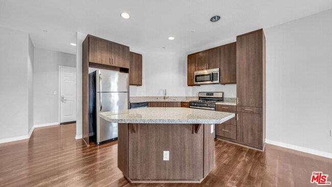 Primary Photo - 1408 W Washington Blvd