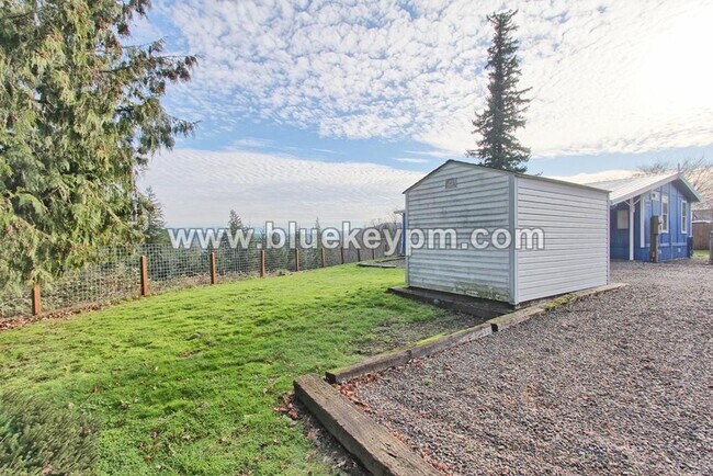 Building Photo - 2 Bed, 2 Bath Home with View of MT. Hood in Oregon City