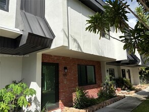 Building Photo - 5555 Ludlam Rd